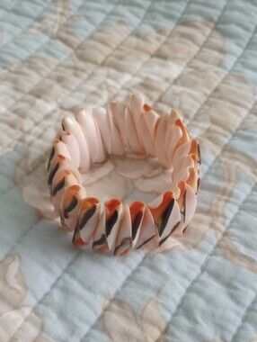 Women’s Pink and Gold Stretch Shell Bracelet - Elegant Beach Style